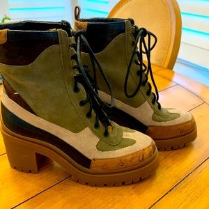 Gianni binni boots  buckskin with crepe sole heels